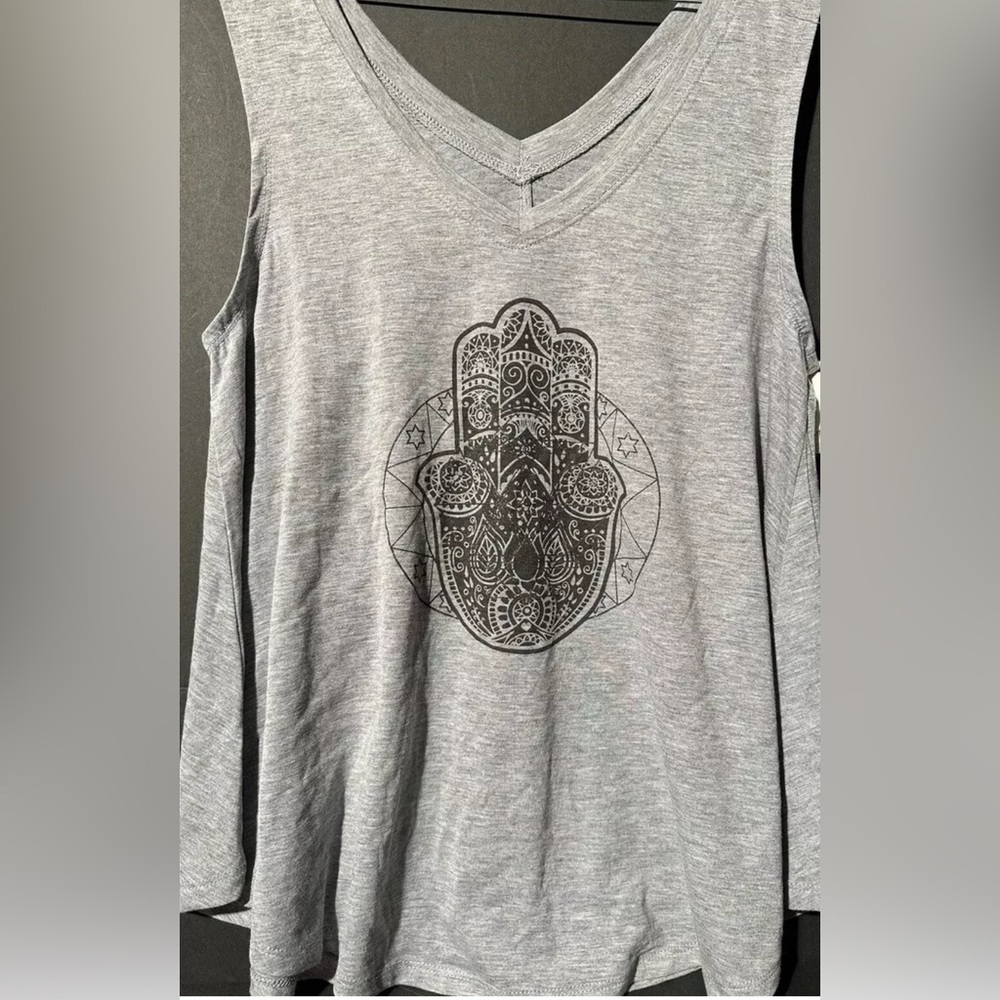 SLEEVELESS V-NECK TANK TOP NWT​​​​​​​​​​​​​​​​​​